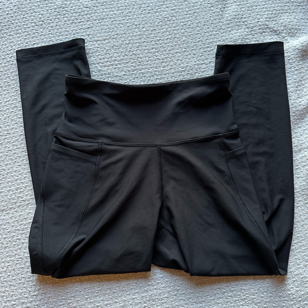 Old Navy Active Black Cropped Powersoft Leggings with Pockets Size M